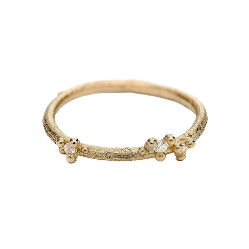 14K YELLOW GOLD ASYMMETRIC DIAMOND ENCRUSTED BAND FEATURING 0.06TWC ROUND BRILLIANT DIAMONDS WITH BRUSHED FINISH BY RUTH TOMLINSON.

SIZE 4.5