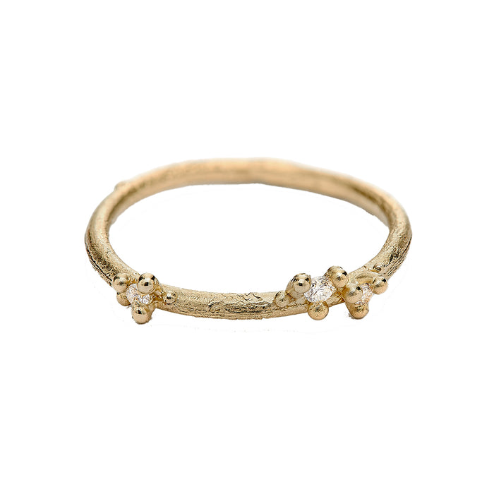 14K YELLOW GOLD ASYMMETRIC DIAMOND ENCRUSTED BAND FEATURING 0.06TWC ROUND BRILLIANT DIAMONDS WITH BRUSHED FINISH BY RUTH TOMLINSON.

SIZE 4.5