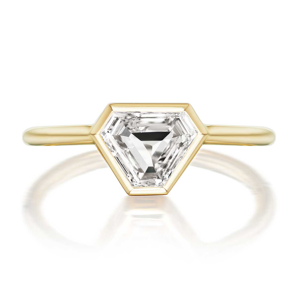 Three Stone ring with Shield Side Stones and an Oval cut | GOODSTONE