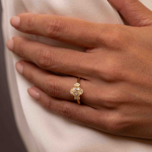 3-stone 2.35ct Oval Diamond Engagement Ring Image 2
