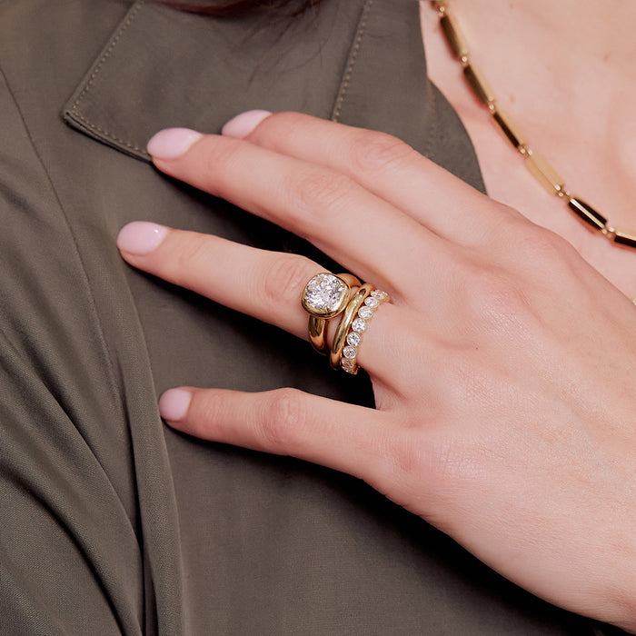 Large Leda Wedding Band