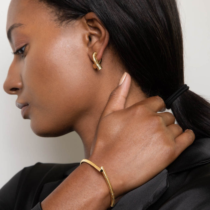 Oera Ribbed Hinged Bangle