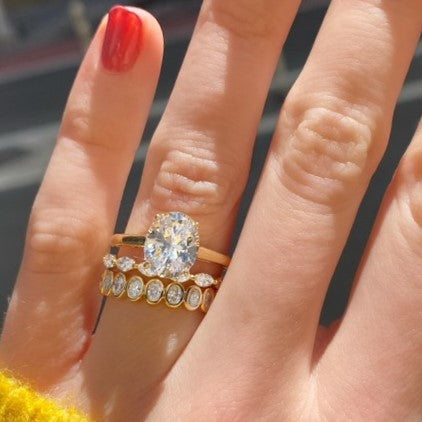 18K YELLOW GOLD WASHINGTON BAND WITH 1.09TCW OVAL BRILLIANT CUT DIAMONDS BY CEREMONY BY G.ST