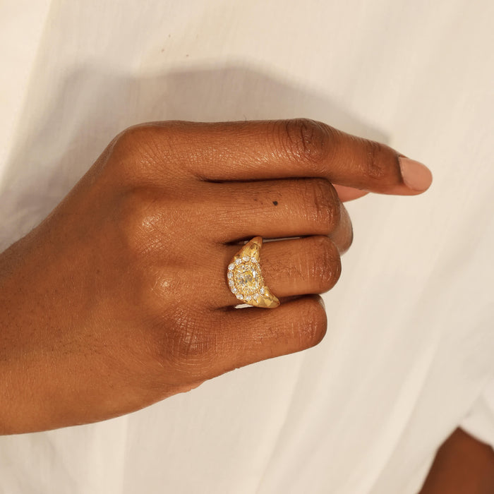 "Zaha Burlesque" ring