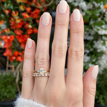 Engagement ring with many small diamonds Clearance